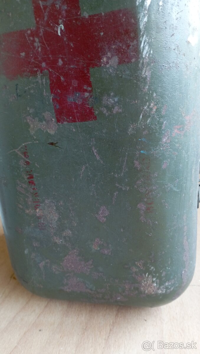 Stará vojenská lekárnička... - 7