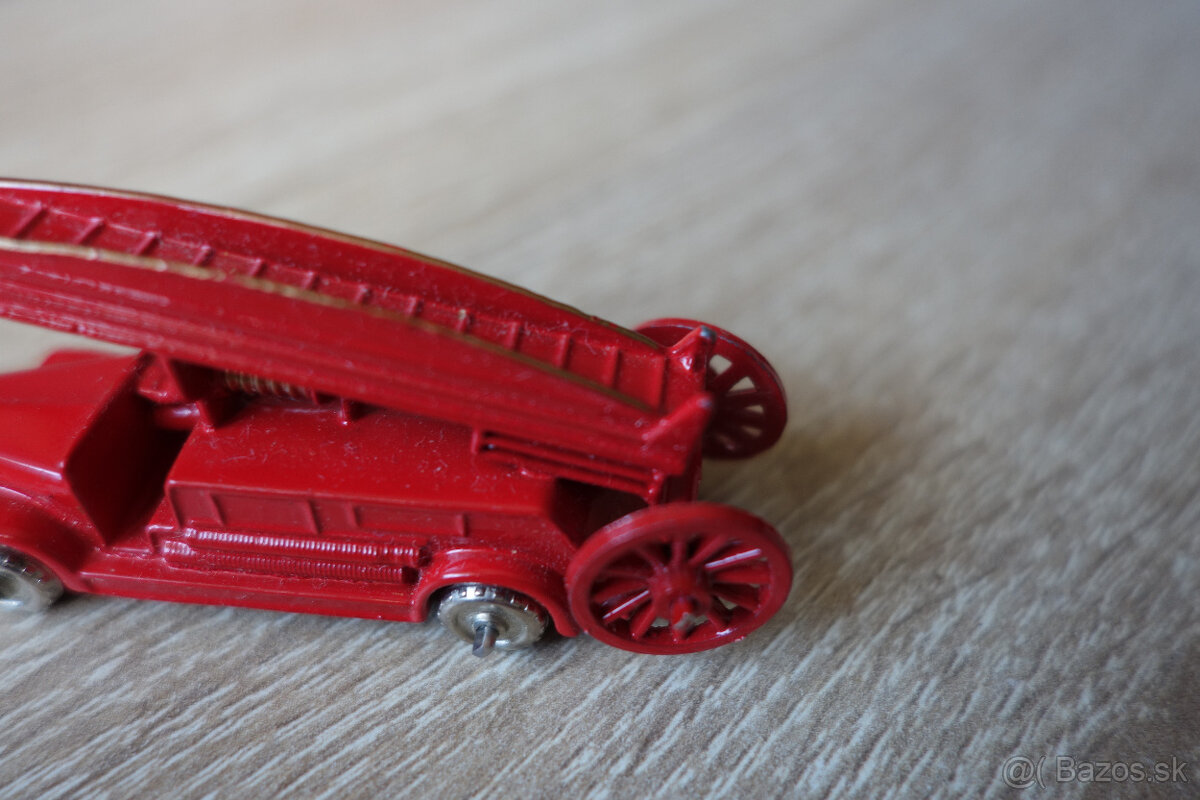Kovový model hasičov Matchbox No. 9 Dennis Fire Engine - 7