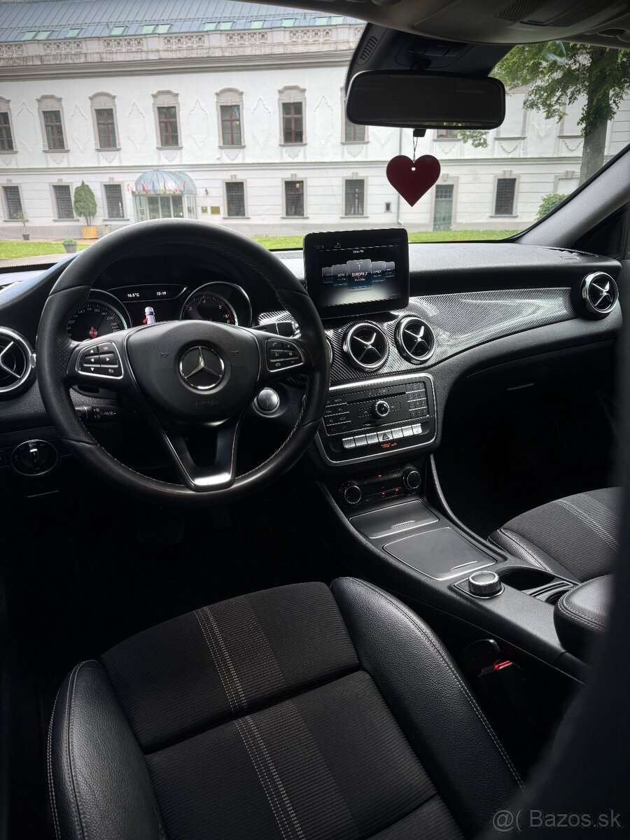 MERCEDES-BENZ GLA 180d - 7