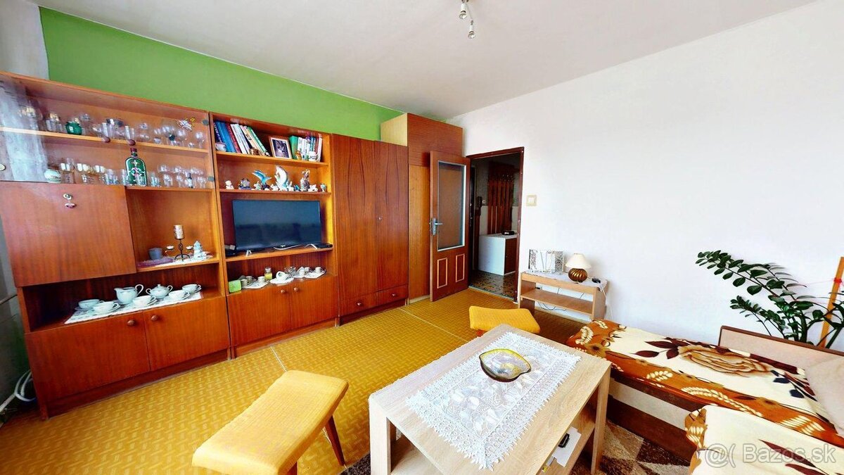 (REZERVOVANÉ) 2-IZBOVÝ BYT S LOGGIOU, KRÁSNY VÝHĽAD, 50m2, R - 7