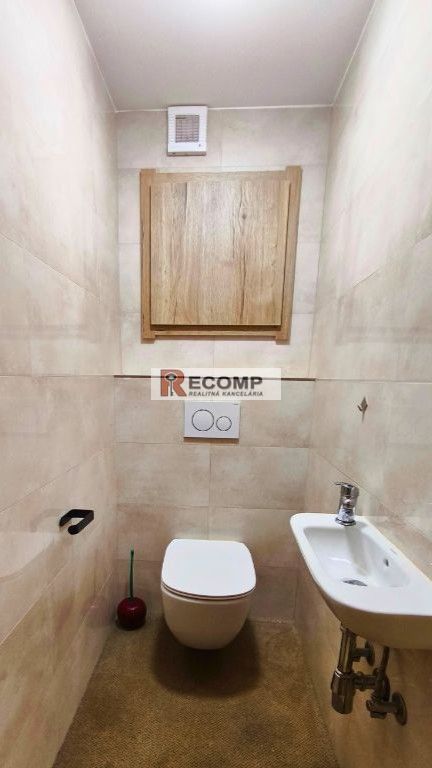 Na predaj 2-izbový byt v novostavbe na Kostolnom námestí v K - 7