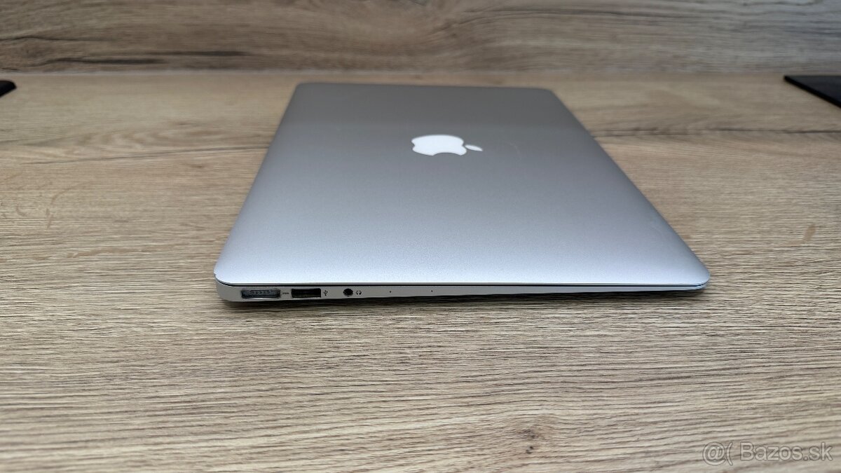 Apple MacBook Air 13 Early 2015 - 7