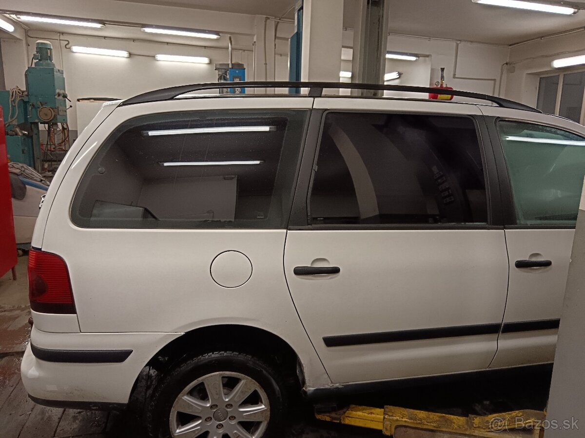 Predám volkswagen sharan 4×4 - 7