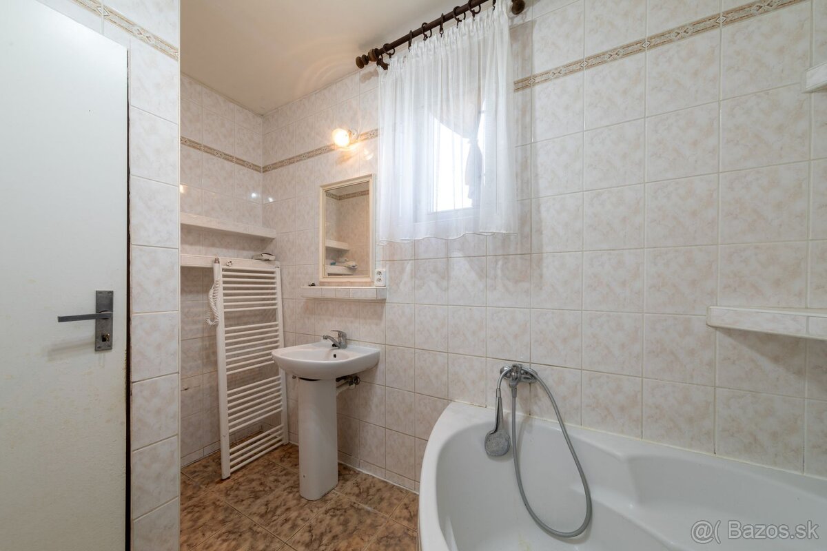 Na predaj dva ihneď obývateľné rodinné domy za cenu jedného - 7