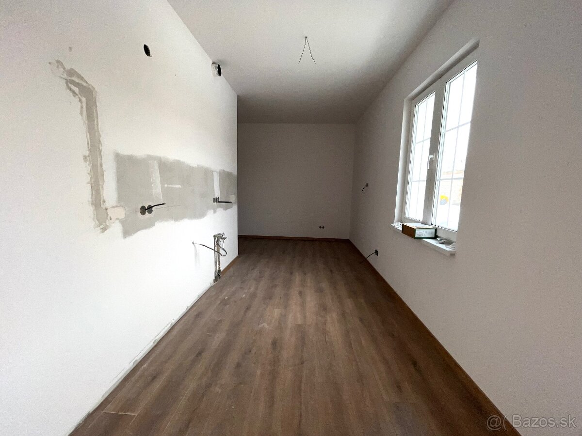 NA PREDAJ 1,5 IZBOVÝ BYT S TERASOU - 7