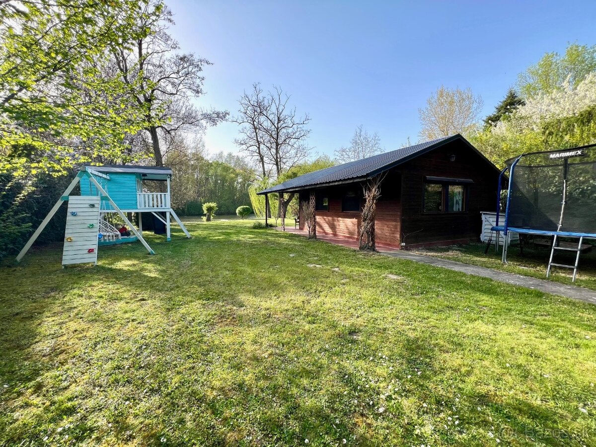 Pozemok s chatou a mólom priamo na brehu Malého Dunaja - 7