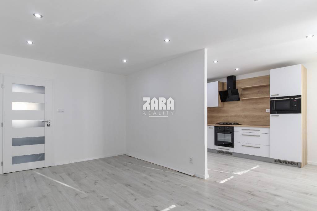 FURČA - KROSNIANSKA 3 izbový byt pražský typ, 70 m2 + loggia - 7