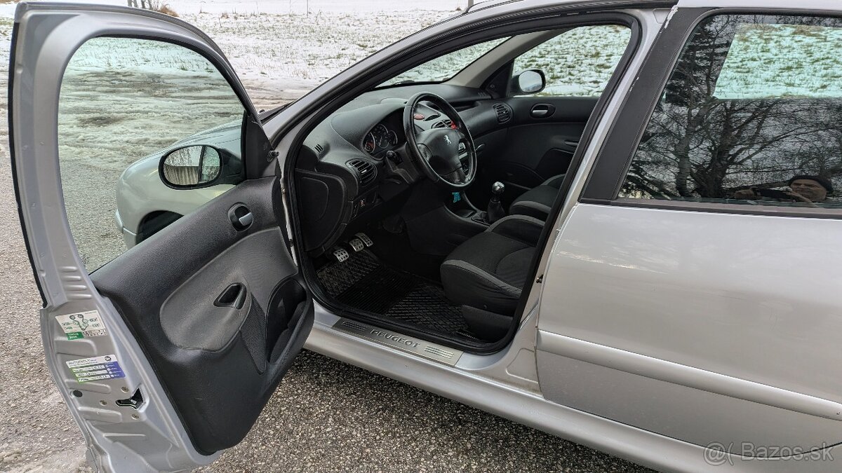 Peugeot 206 1.4 benzín hatchback r.v.2006 - 7
