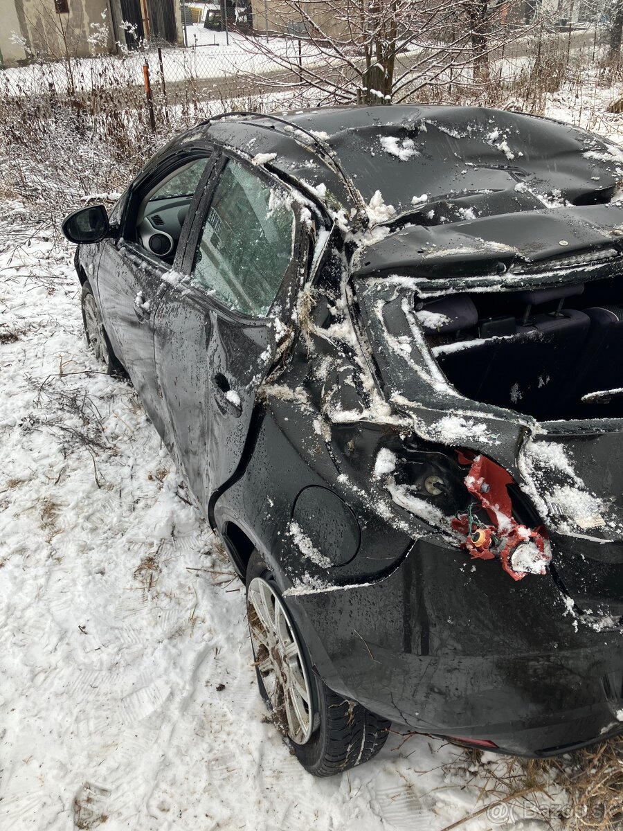 Mazda 2 po nehode - 7