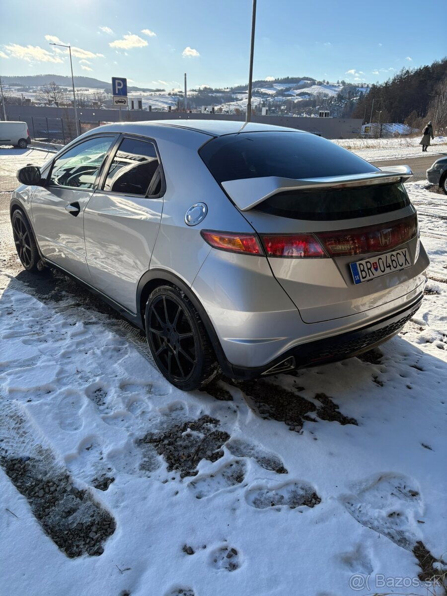 Honda Civic 1.8 i-VTEC 2007 Brezno - 7