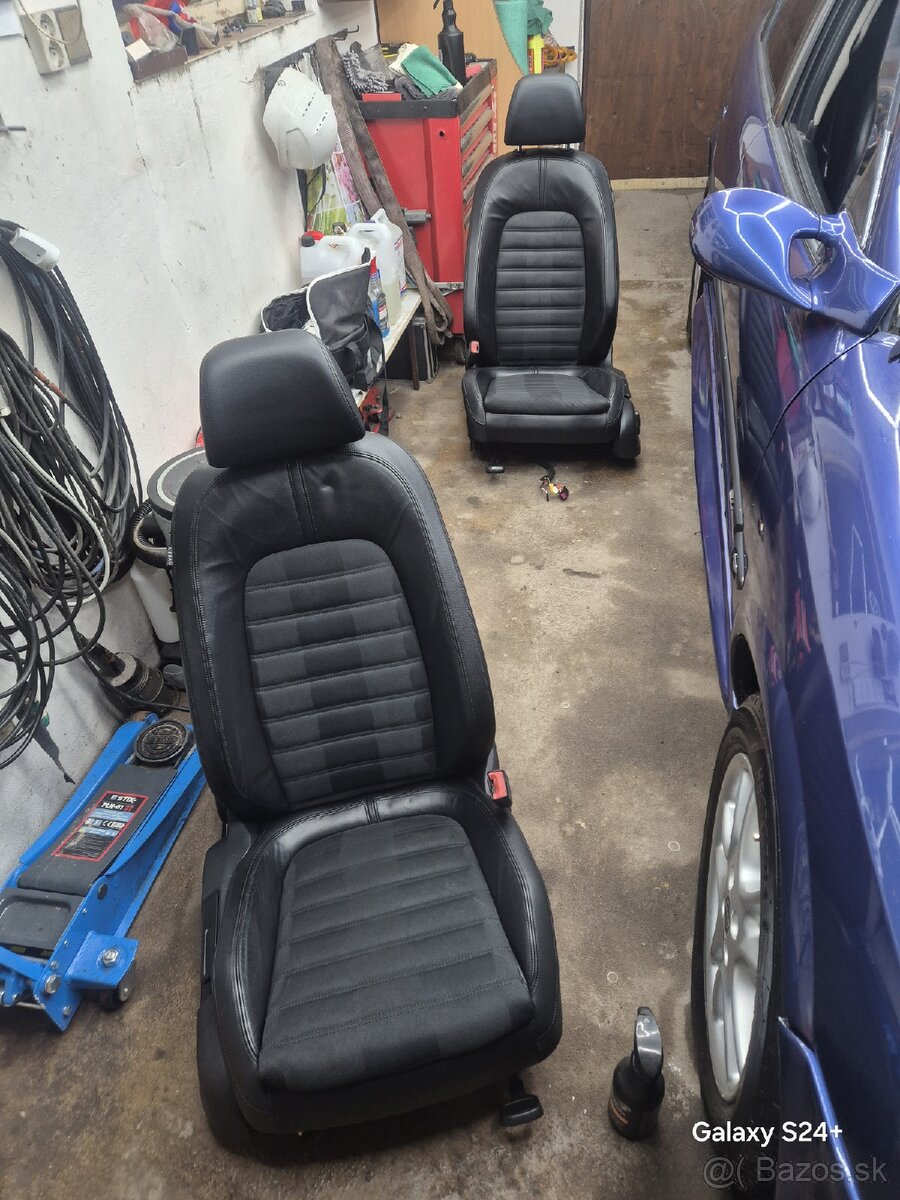 Passat B6 sedačky koža + alcantara top stav - 7