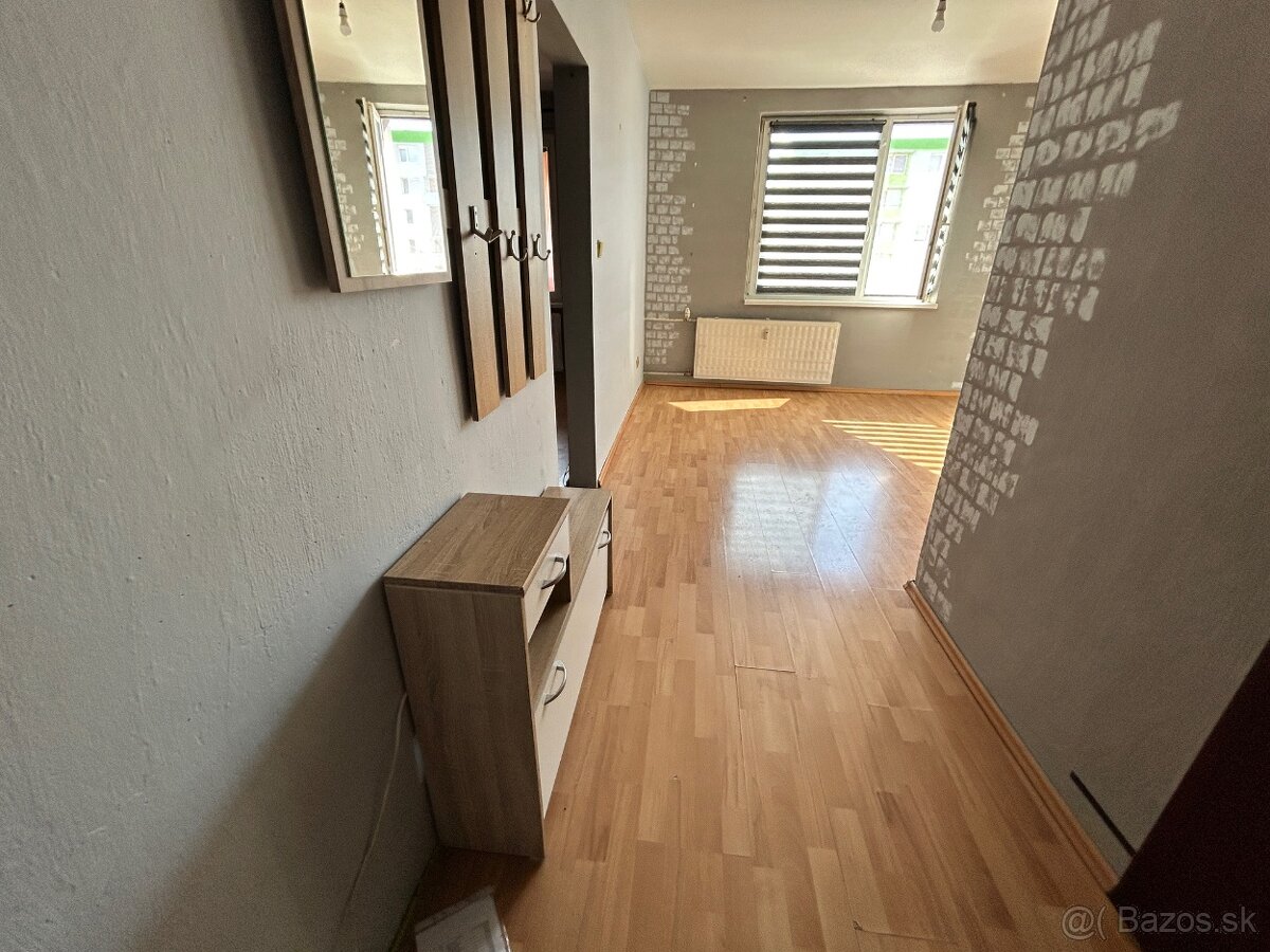 Predám 1izb byt s loggiou+pivnica v TOP LOKALITE - 7