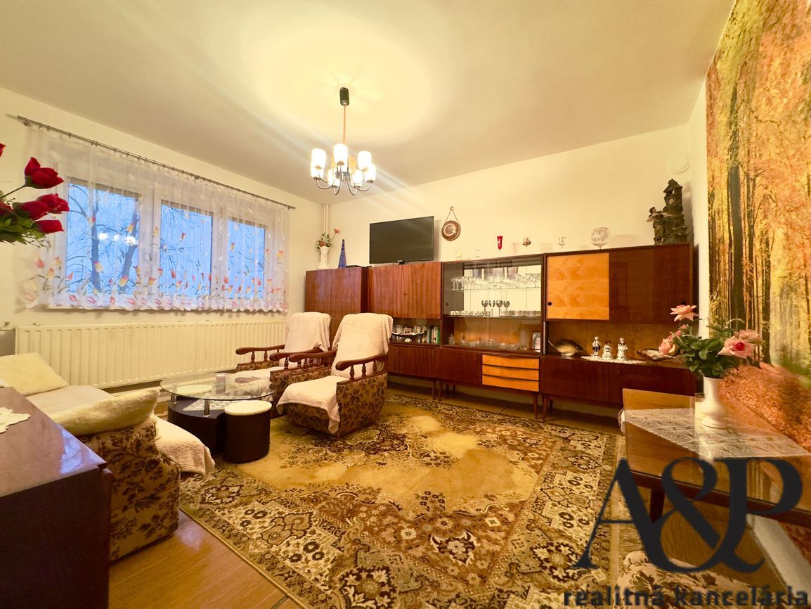 4 IZBOVÝ RD S GARÁŽOU, POZEMOK 776M2, ŽELEZNIČNÁ UL., SENICA - 7