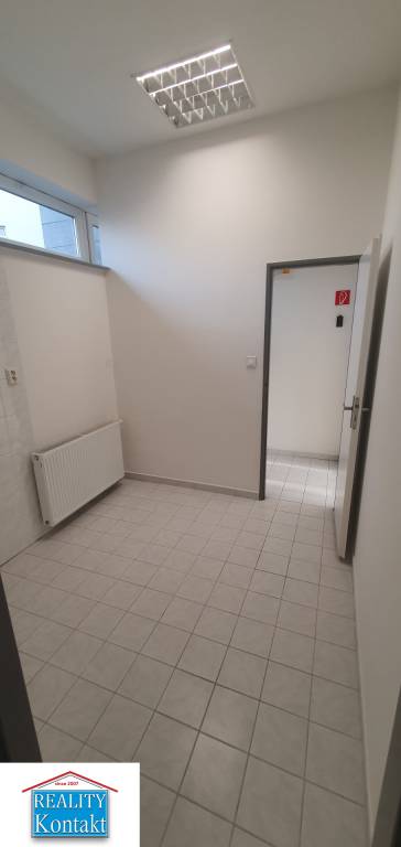 Obchodný priestor - širšie CENTRUM prenájom 70m2 Nové Zámky - 7