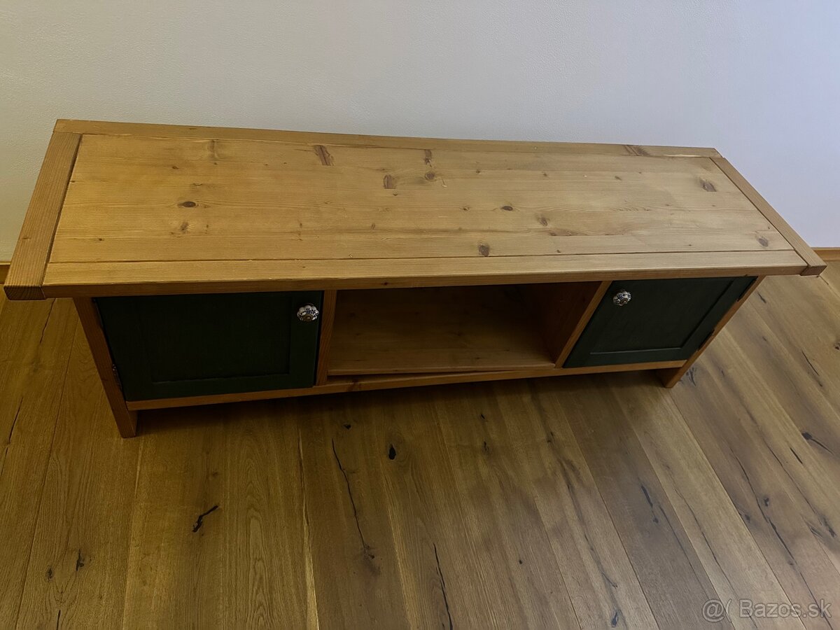 Masívny stolík pod TV - 7