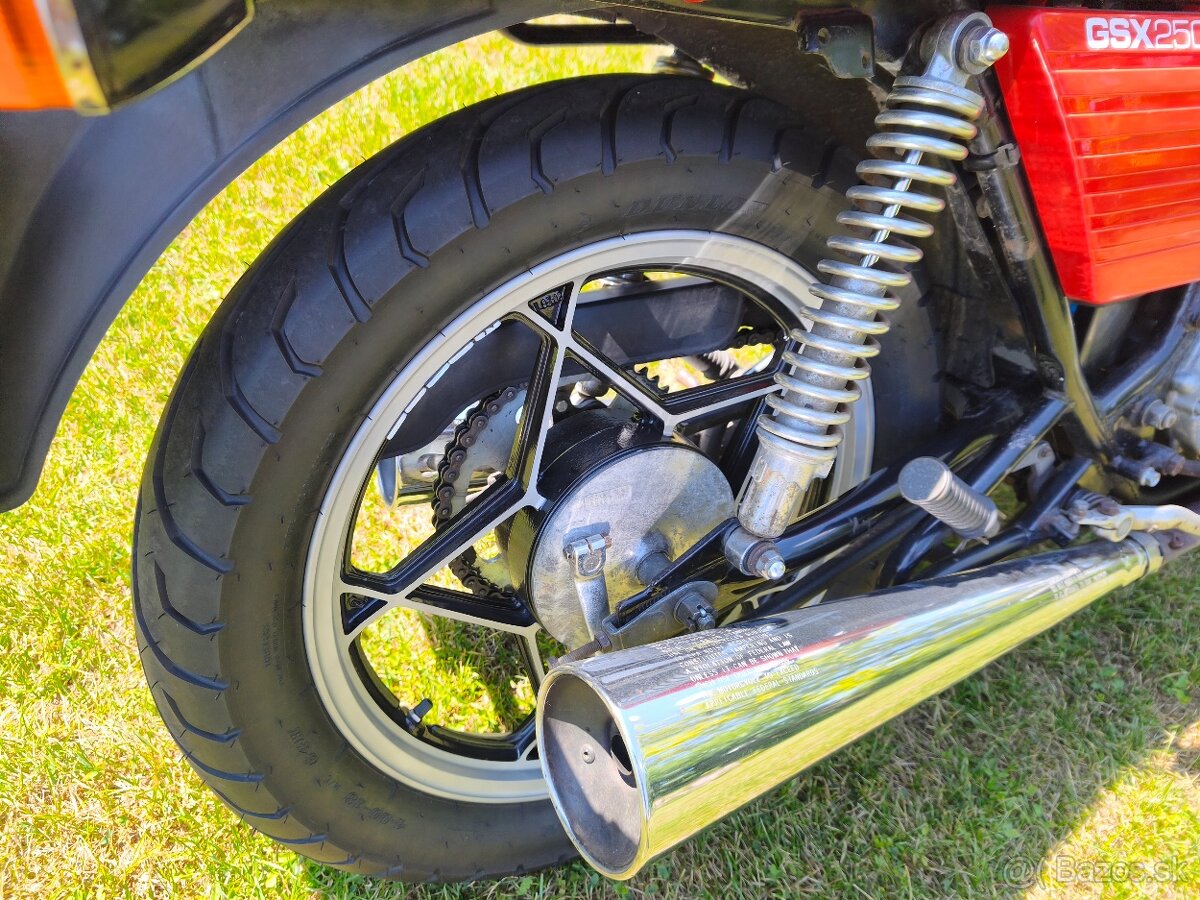 Suzuki gsx 250 - 7