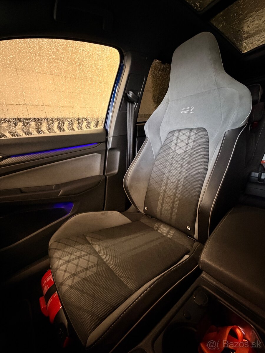 Volkswagen Golf 8 R - 7
