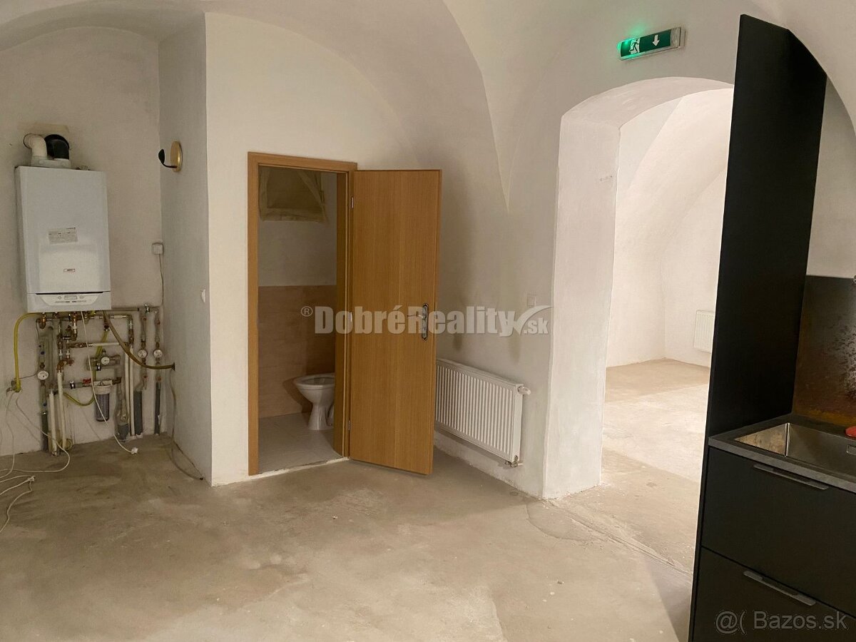 Na prenájom obchodný priestor v historickom centre mesta Ban - 7