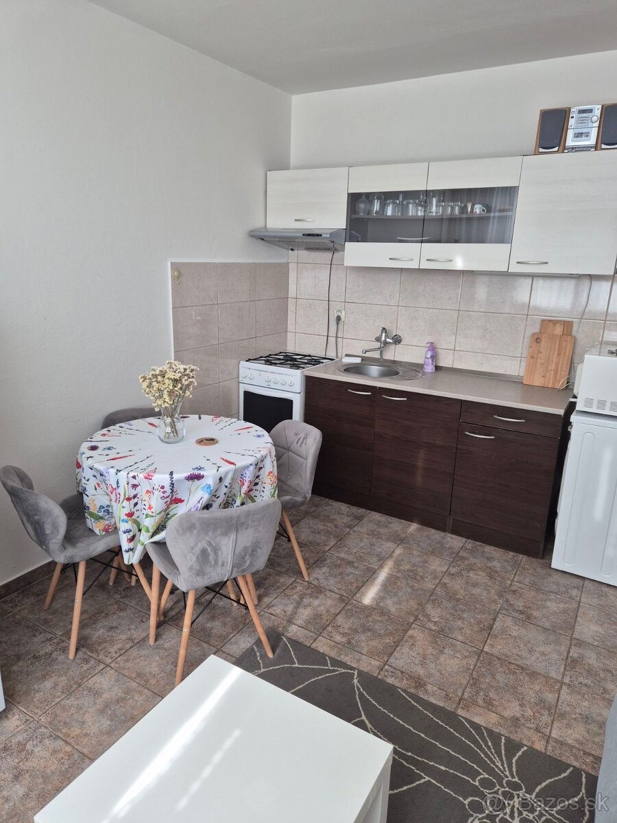 Prenájom 1-izbového bytu – Nové Zámky, ul. Ľudovíta Štúra - 7