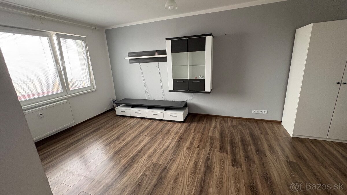Prenájom 3-izbového bytu – Brezovec, ul. Dukelských hrdinov - 7
