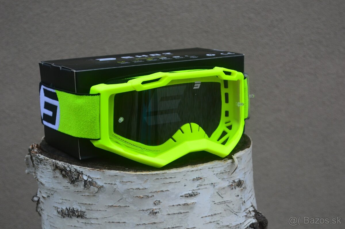 shot bielo žltá prilba okuliere homologovaná na pretek ECE06 - 7