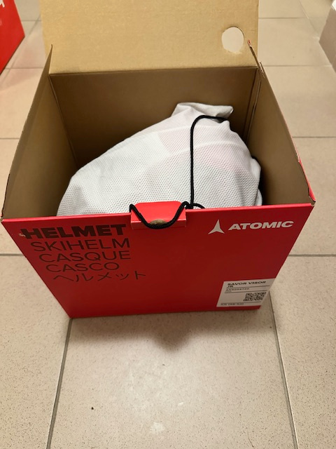 Predám dievčenskú lyžiarsku prilbu s visorom veľkosť XS (48- - 7