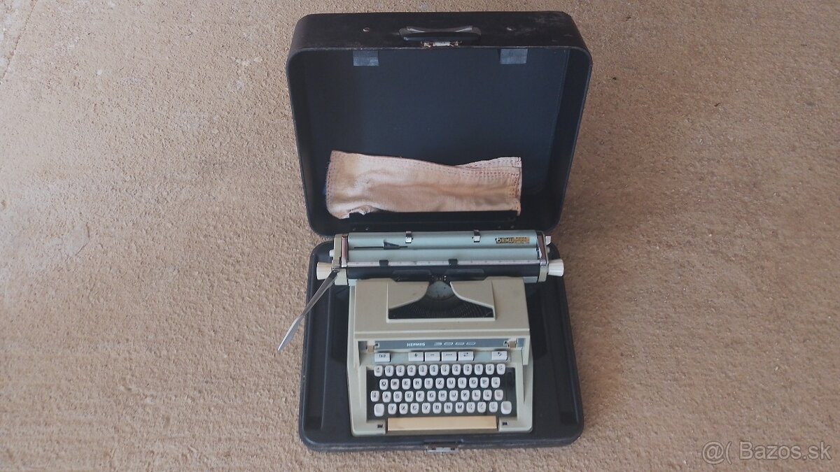 Predám švajčiarský starožitní písací stroj Hermes v kufríku - 7