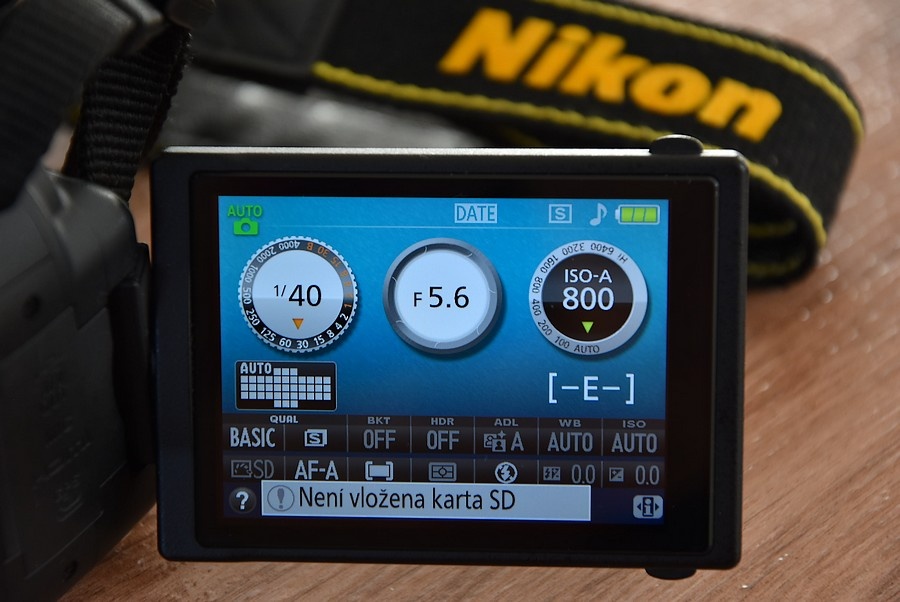 Nikon D5200 s VR objektivom 18 - 55 AF-P 7 tisic zaberov - 7