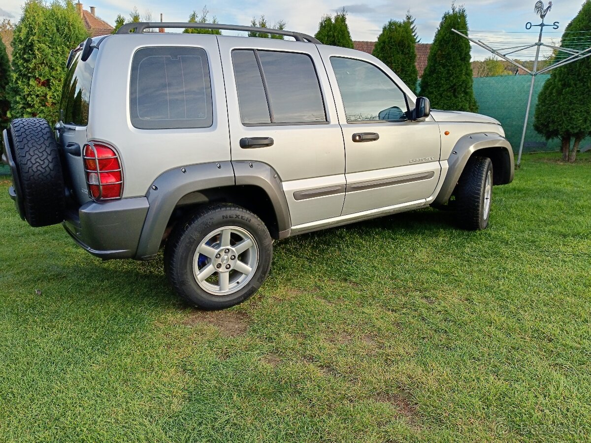 Jeep cherokee kj 2,5 105kw 5st manuál 4x4 - 7