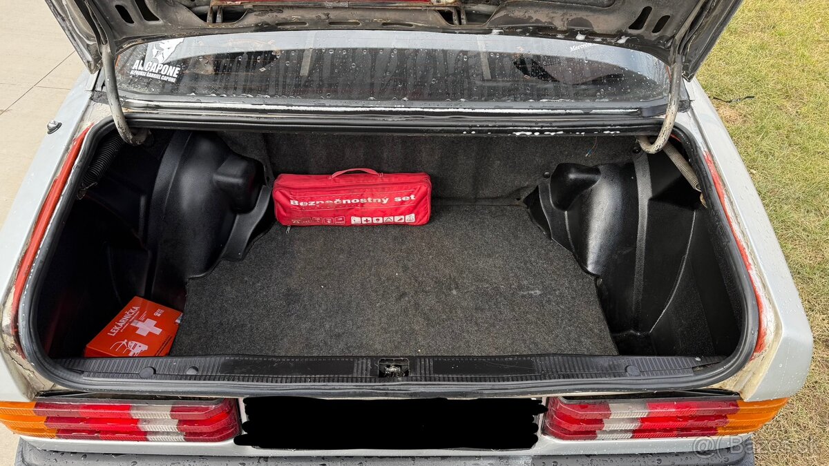 Rozpredám mercedes 190d w201 - 7