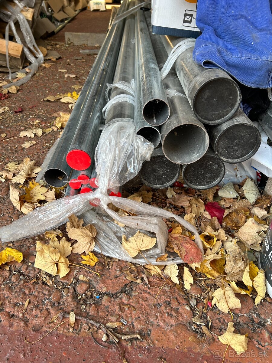 Rôzny inštalatersky material - 7