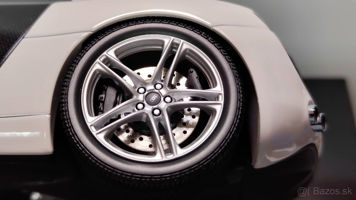 Kyosho Audi R8 biela 1:18 - 7