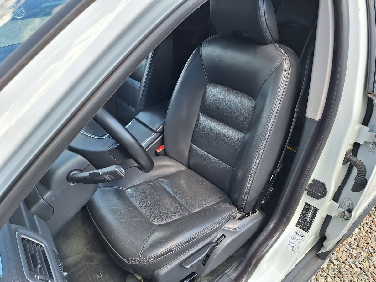 Volvo XC70, D5 AWD MANUÁL - 7