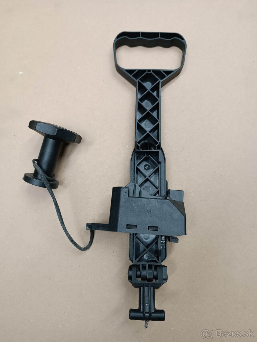 BMW X3 E83 vaňa pre rezervu + rukoväť rezervy - 7