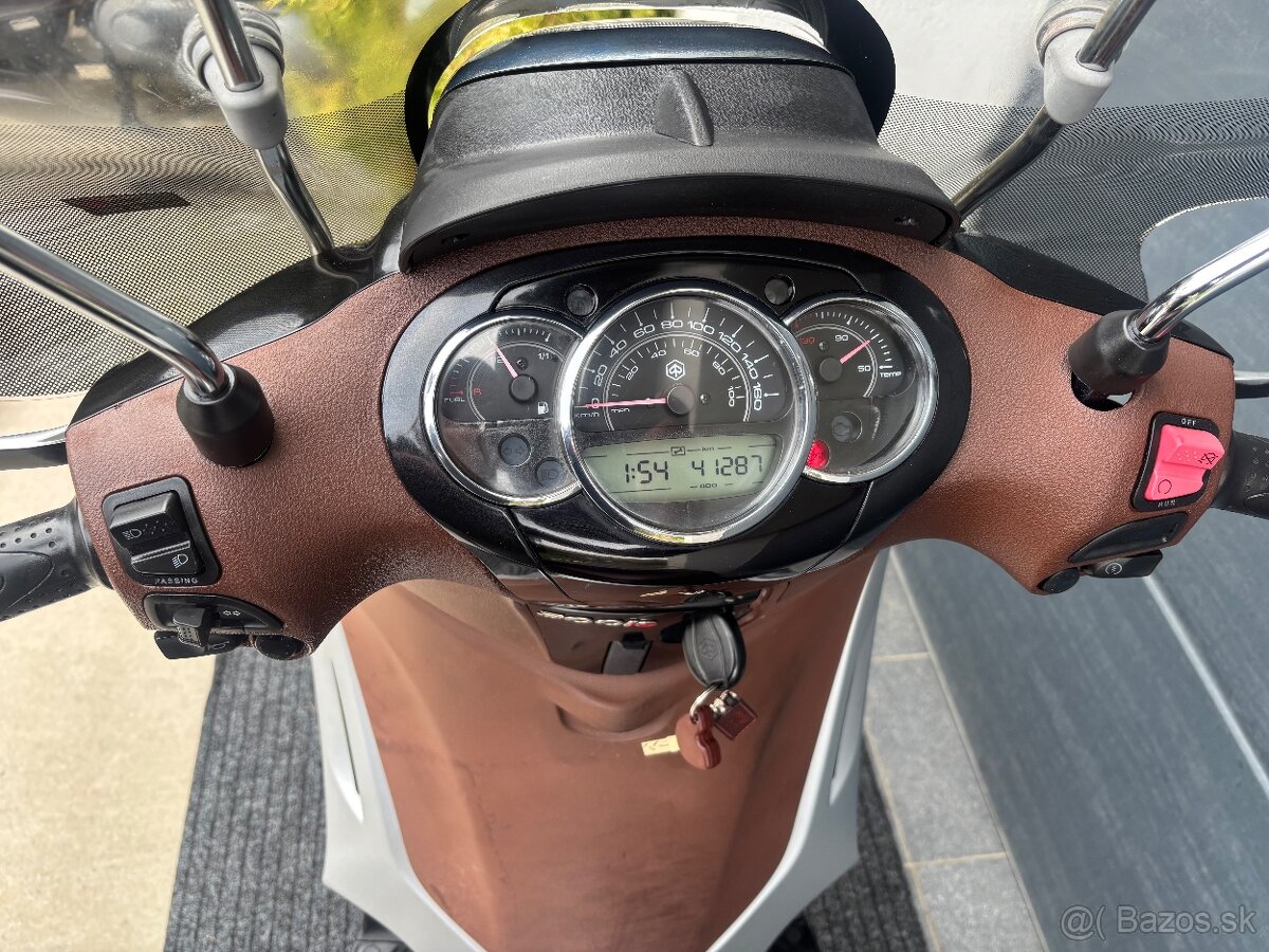 Piaggio Beverly 300i - 7