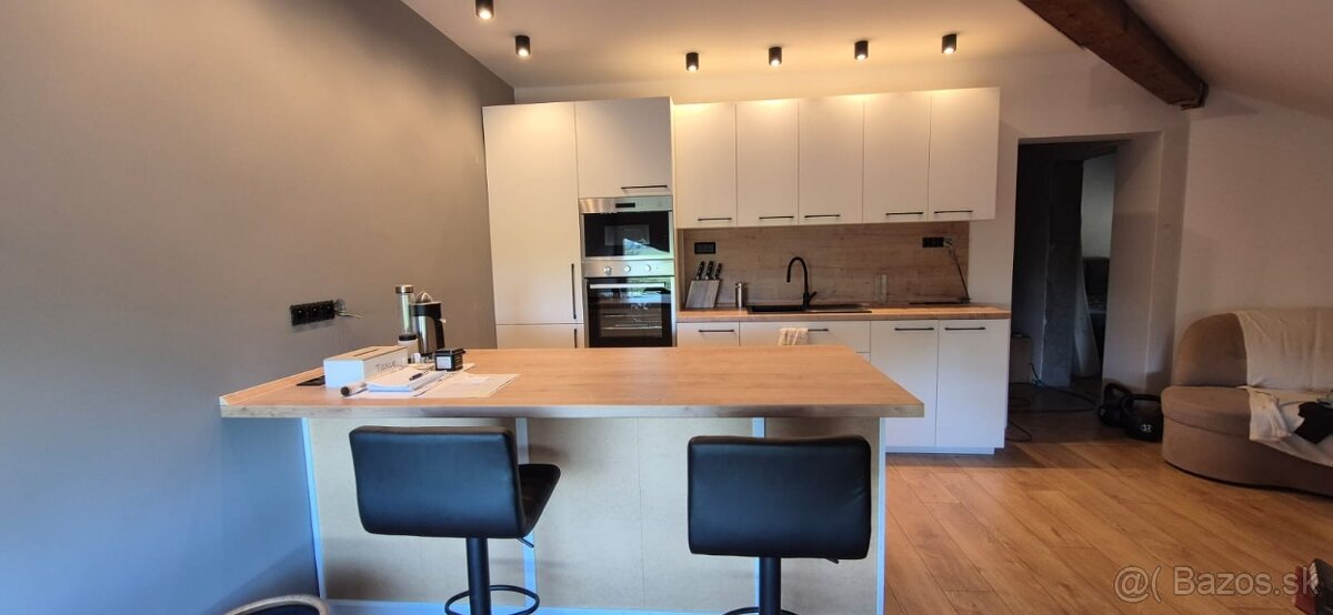 Predaj komerčných nebytových priestorov v Chotíne ID : 520 - 7