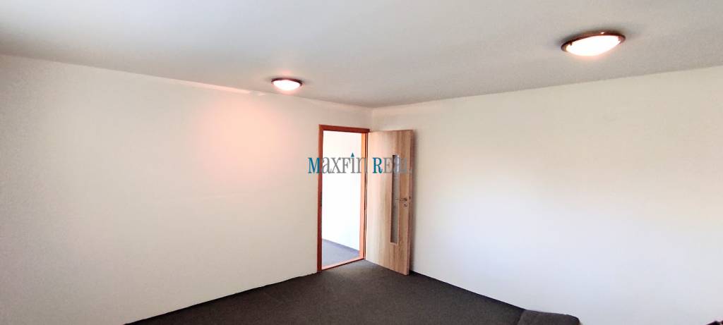 Kancelárie v polyfunkčnej budove s parkovaním - 7