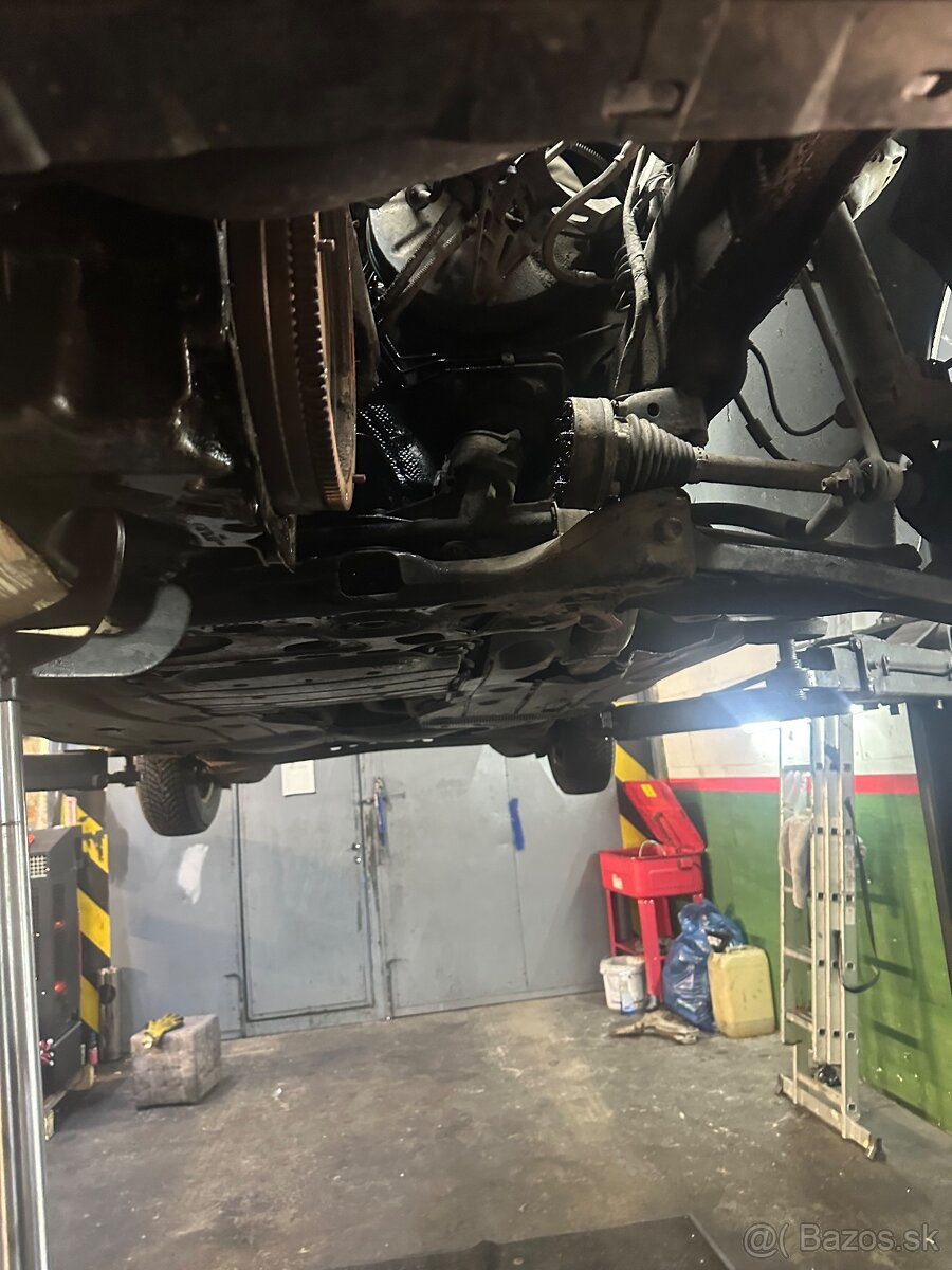 Predám škodu Octaviu 3 1.6 2014 - 7