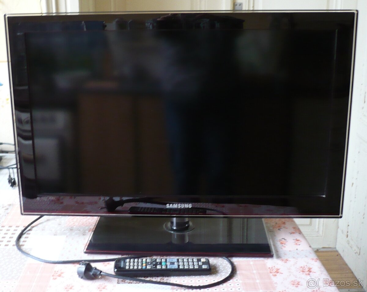 šijací a písací stroj,hodiny,tv - 7