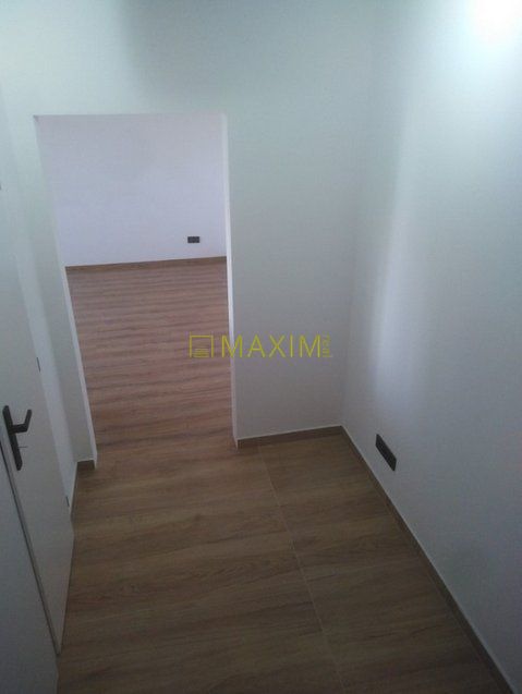 PREDAJ - 2- izbový byt s loggiou na Drobného ulici v Dúbravk - 7