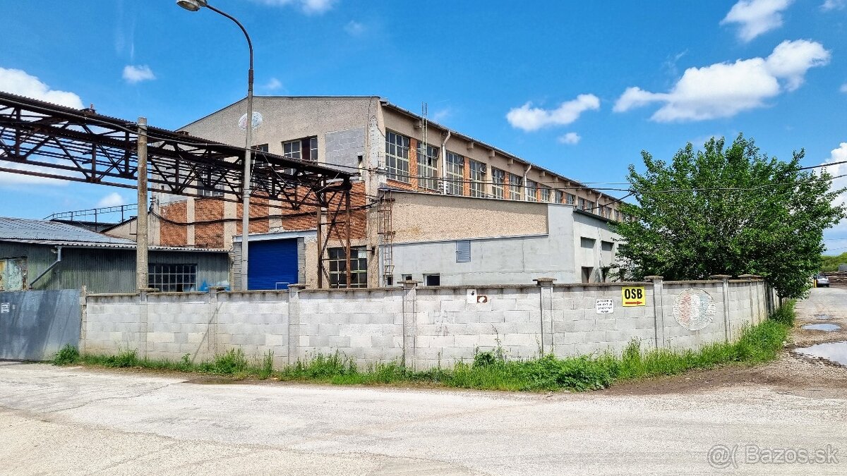 Výrobno - skladový areál Bošany, pozemok 5000 m2, žeriav - 7