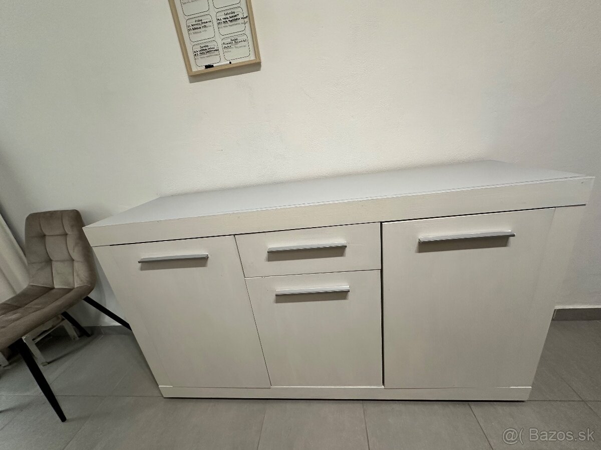 Komoda - 7