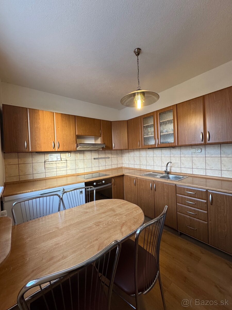 🏡 Na predaj 3-izbový byt - 7