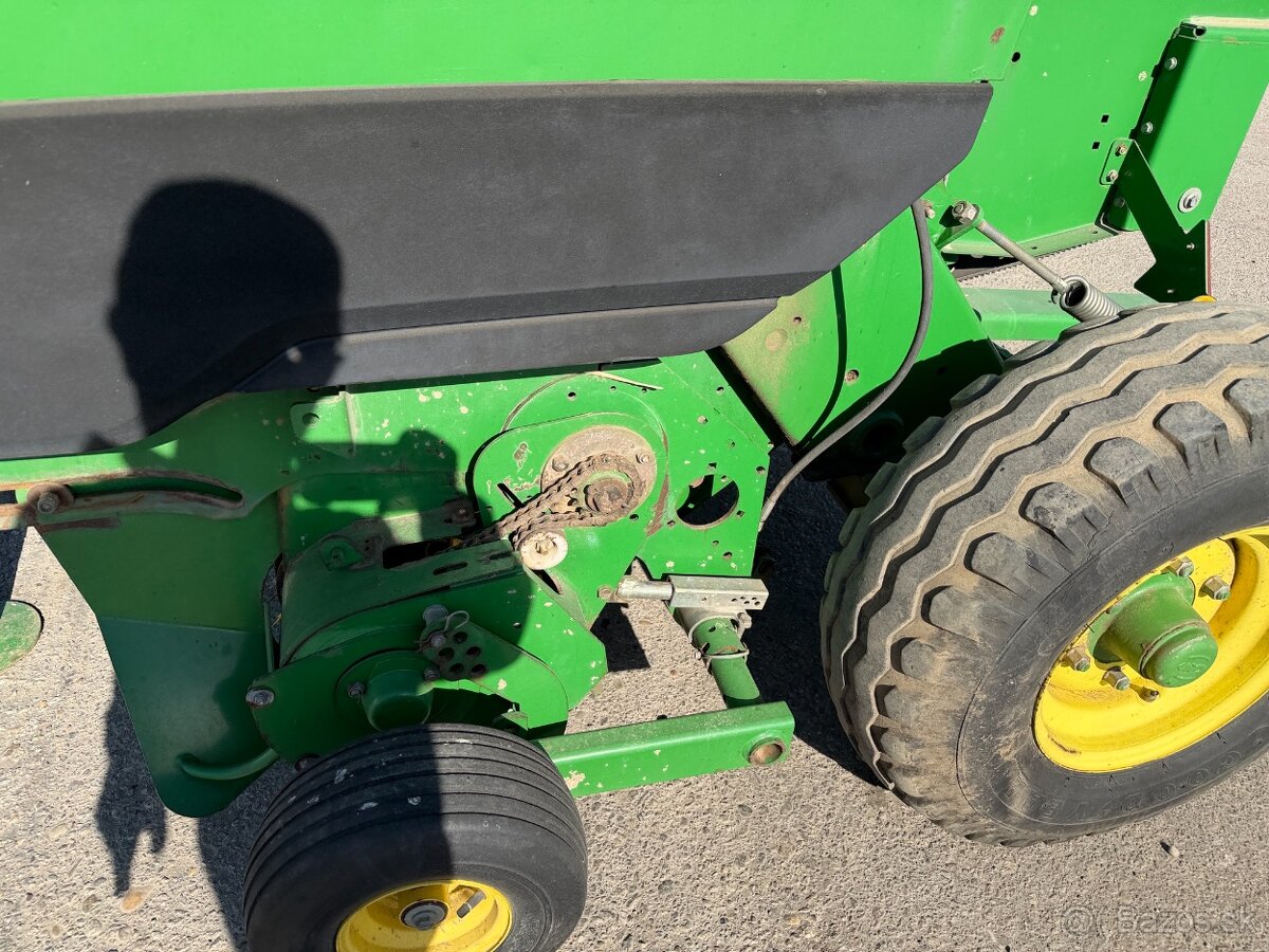 John Deere balíkovač 2008 VIN 739 - 7