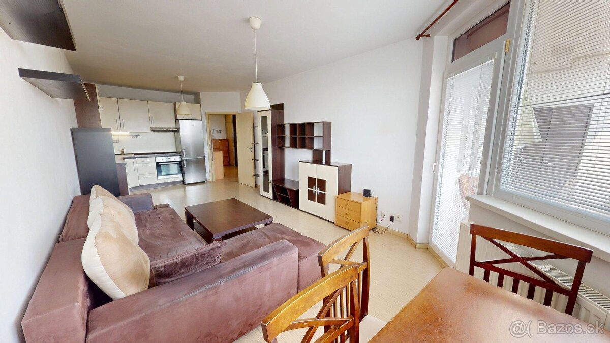 Na prenájom moderný 2-izbový byt s balkónom a garážovým stát - Więcej