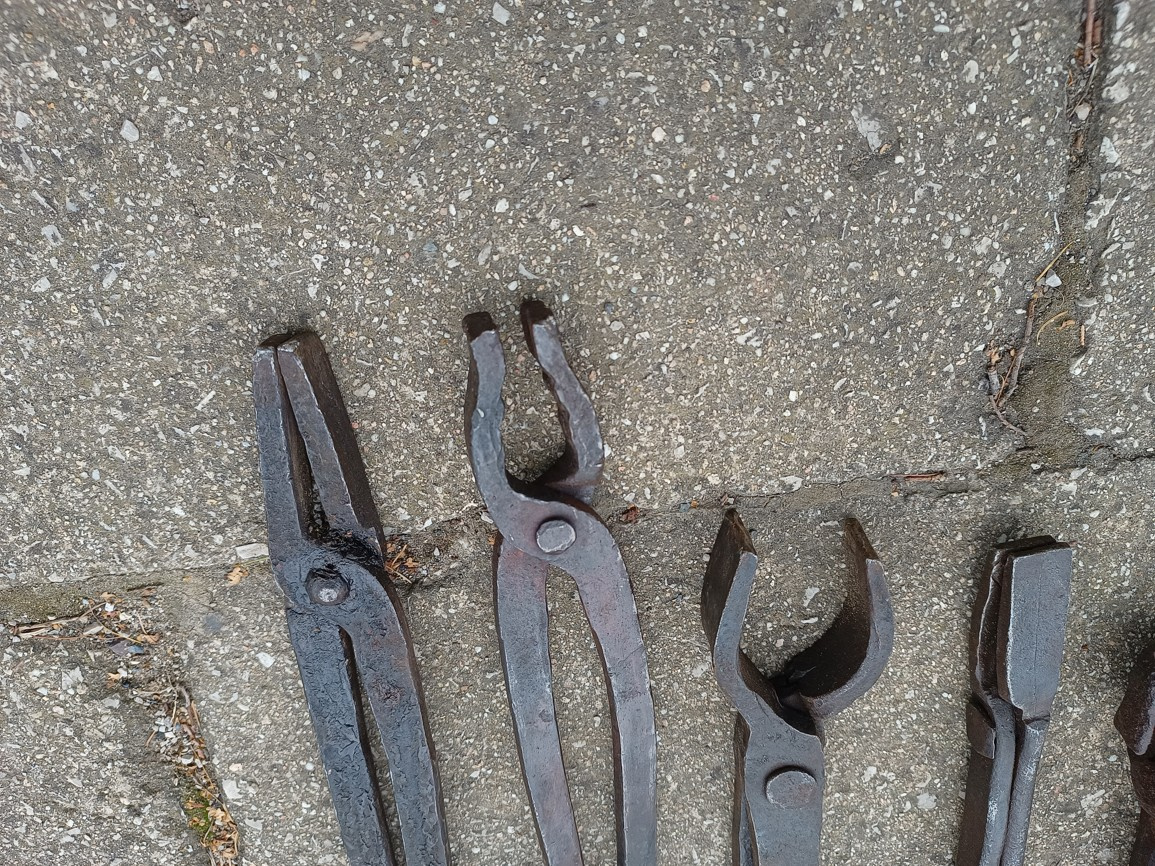 Kováčske kliešte ,náradie,kladiva ,sekera,nebožiec 21 - 7