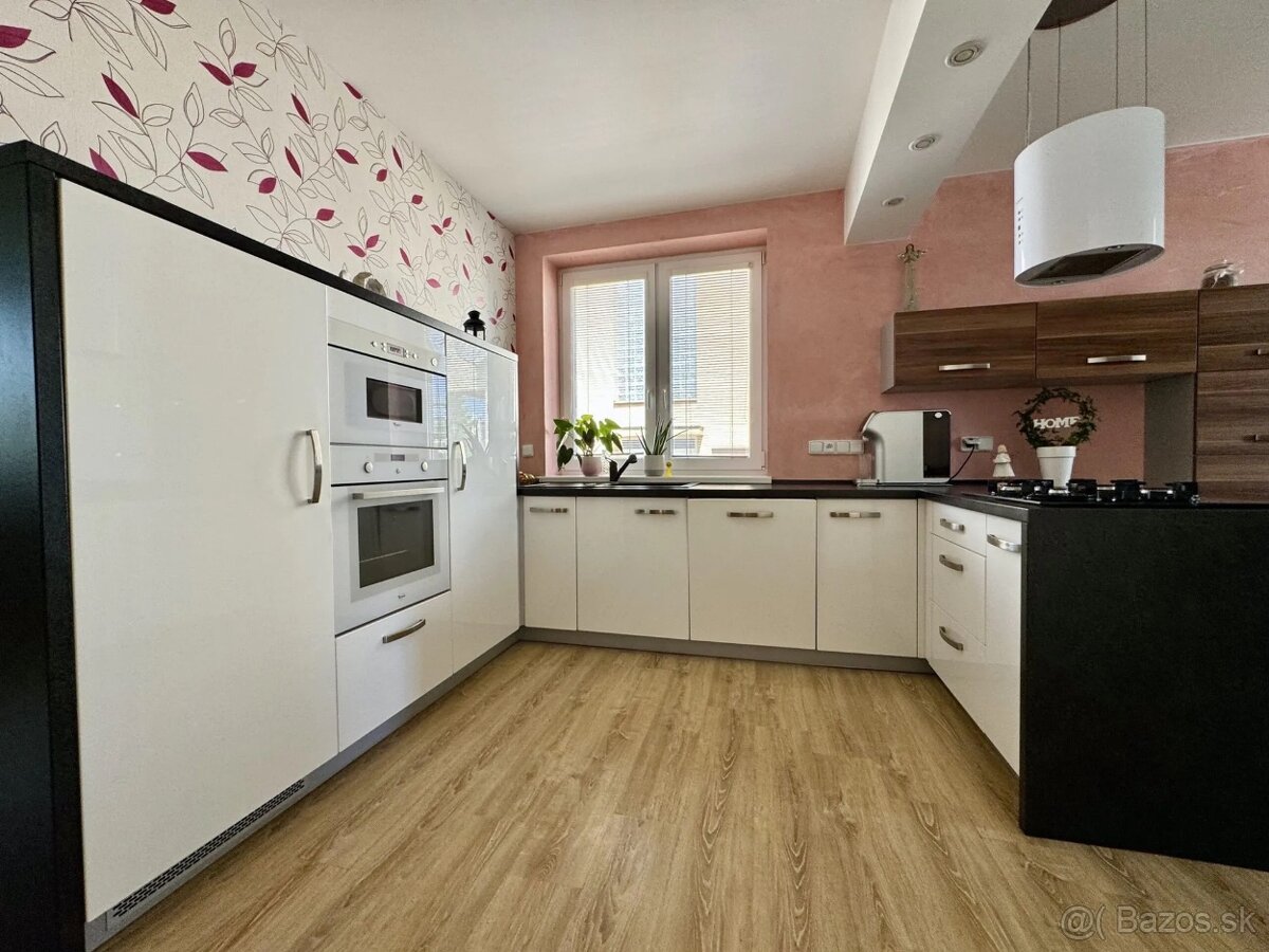 Na predaj komfortný 6-izbový rodinný dom s garážou - 7