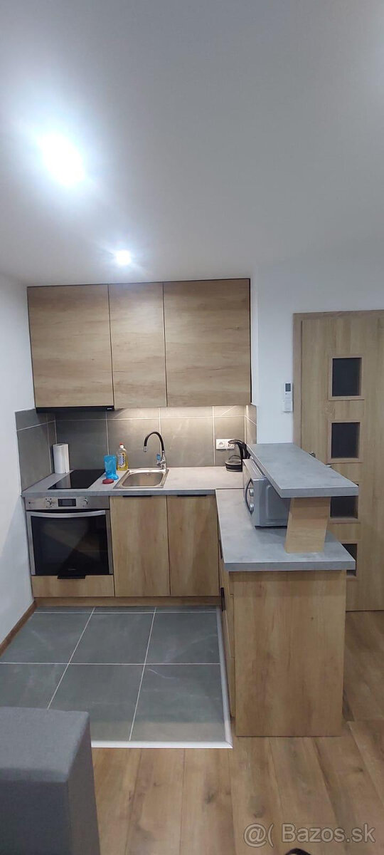 KUCHYNE A NÁBYTOK NA MIERU - 7