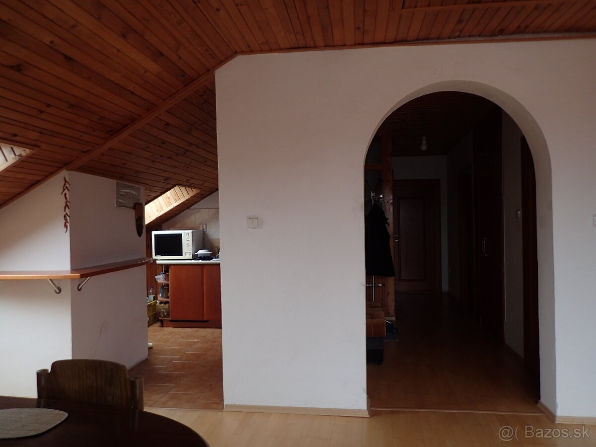 Izba v podkrovnom byte v Mlynskej doline - 7