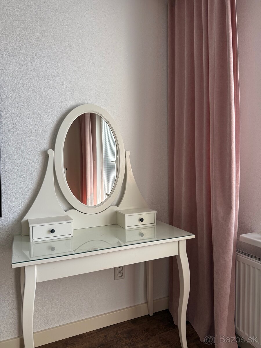 Kozmetický toaletný stolík - 7